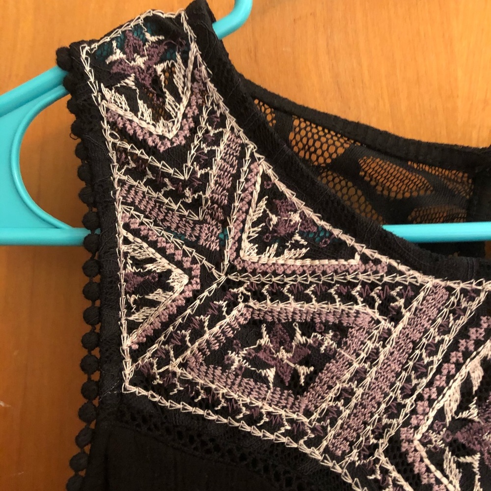 🌟3/$20 Embroidered Tank-top - Picture 2 of 6